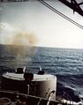 Стрельба из 127-мм башни USS Alaska. Аттол Улити, 5 февраля 1944 г.