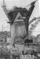 Большой крейсер USS Alaska, июнь 1944 г. Дымовая труба, вид справа. На 91-см прожекторы надеты чехлы.