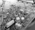 Большой крейсер USS Alaska, в резерве «готовность». Большая часть электроники на месте, в т.ч. главные РЛС управления огнем, а также антенны по всему кораблю. На деревянном настиле даже есть покрытие для защиты от непогоды.