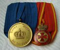 Знак отличия ордена Св.Анны для иностранцев (1829 - 1911 гг) на колодке, с прусской медалью 12 лет военной выслуги. Аверс.