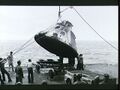 Поднятие капсулы с космического корабля Apollo-4 на борт USS Bennington