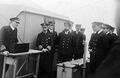 Коммодор Тёруитт ставит боевую задачу командирам кораблей на борту HMS Aretusa перед выходом в море, 27 августа 1914 г.
