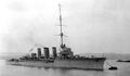 HMS Aurora вскоре после завершения постройки. В районе средней трубы 6-фнт (57-мм) зенитки, на леера 102-мм орудий натянут брезент.