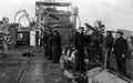 Экипаж HMS Aretusa готовится к отражению воздушного налета из 7,69-мм пулемета Максима, Рождество 1914 г.