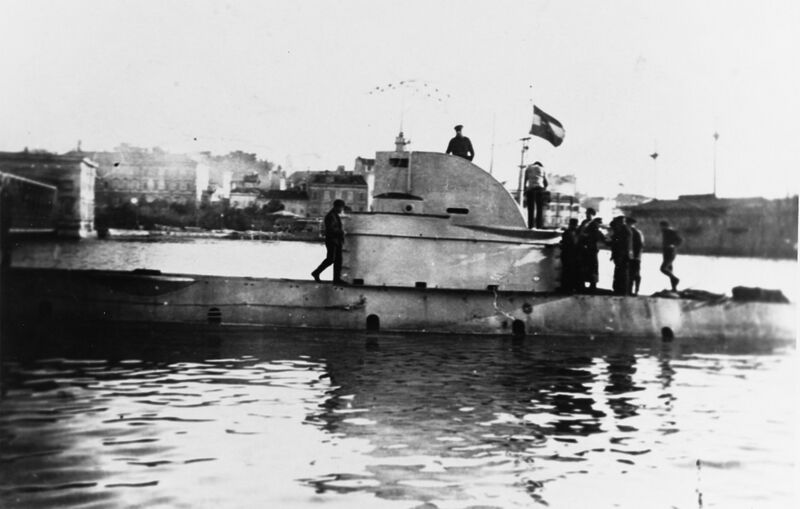 Файл:Austro-Hungarian U-boat SM U–22.jpg