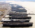 Корабли в порту на военно-морской базы Норфолк, штат Вирджиния, крупнейшей военно-морской базы в мире.