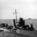Фото USS Benham, на борту которого находится 720 членов экипажа USS Yorktown. К тому моменту экипаж оставил тонущий авианосец
