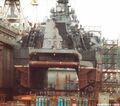 РКВП пр. 1293 в доке, видны винты на колонках и в корпусах катамарана корабля