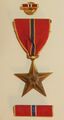 Бронзовая звезда, планка и знак для ношения на гражданской одежде. Аверс.