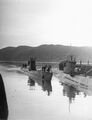 «С-51» швартуется к ПЛ «Л-20», стоящей у пирса, лето 1943 г.
