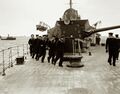 Легкий крейсер HMS Caradoc.Физзарядка. Балтика, Либава. Декабрь 1918 года.
