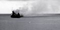 Эвакуация экипажа с горящего тяжелого крейсера HMAS Canberra.
