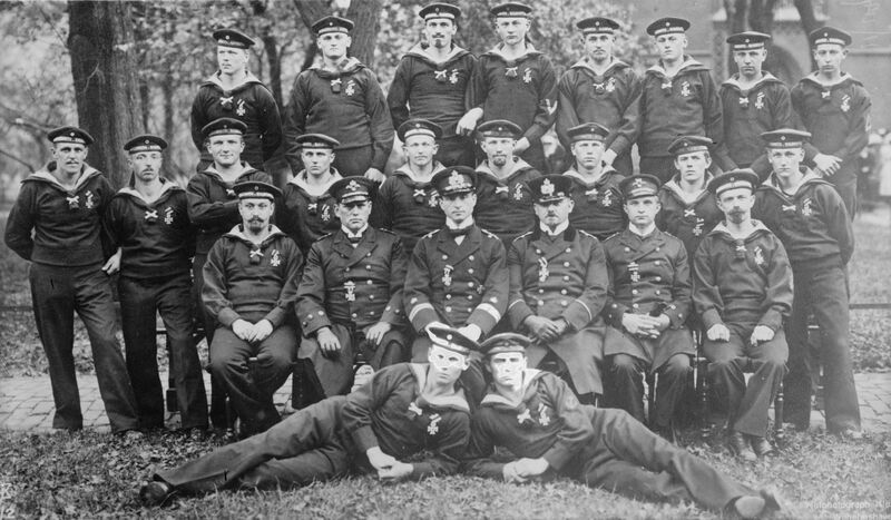 Файл:Capt. Weddigen & crew of U-9.jpg