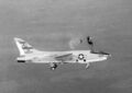 Пилот катапультирует из самолета 1963 год