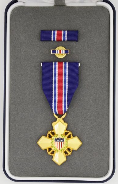 Файл:Coast Guard Cross 7.jpg