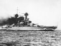 USS Colorado плывет с большой скоростью во время испытаний, 1923 год.