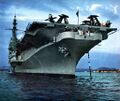 Coral Sea в 1952 году. Хорошо видны спаренные 76-мм зенитные установки, занявшие место проектных 40-мм Bofors под передним обрезом полётной палубы