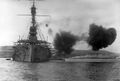 HMS Cornwallis ведет огонь