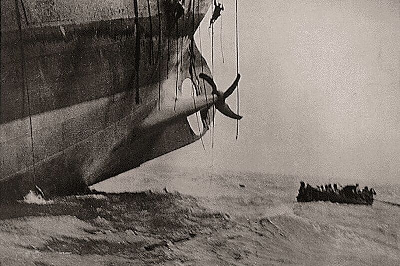 Файл:Cressy sinking.jpg