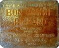 Табличка с названием USS Bon Homme Richard (CV-31) на авианосце CV-10
