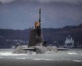 Подводная лодка типа Astute покидает Военно-морскую базу HMNB Clyde.