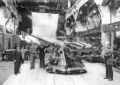 120-мм/50 артиллерийская установка образца 1926 г. в процессе сборки на заводе фирмы Ansaldo.