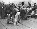 Укладка 12,7-мм пулеметных лент на палубе американского авианосца USS Hornet перед вылетом.
