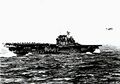Подполковник Джимми Дулиттл (Jimmy Doolittle) поднимает свой B-25 с палубы авианосца USS Hornet.
