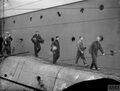 Пленные немцы на борту HNLMS O 21 в Гибралтаре, ноябрь 1941-го года