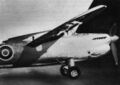Supermarine Type 322 Dumbo на стоянке с крылом поставленным на максимальное отклонение.