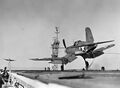 Посадка на авианосец F4U