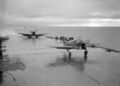 Взлет Fairey Firefly с палубы авианосца HMS Illustrious.