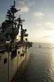 USS Essex возле морской базы в Сан-Диего