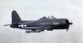 Ryan FR-1 Fireball с подвешенными 127 мм ракетами HVAR.