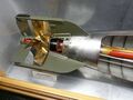 Хвостовая часть торпеды G7a в разрезе. Четко видно трубочку отвода отработанной парогазовой смени снизу справа