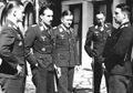 На фото слева направо: Гюнтер Лютцов (Günther Lützow), Адольф Галланд (Adolf Galland), Неизвестный, Тео Остеркампф, Вернер Мёльдерс (Werner Mölders).