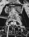 Вид с мачты на носовую часть миноносца T-35. США, 1945 г.