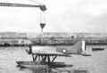GL-832HY поднимают с водной поверхности с помощью крана