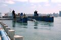 HMS Gotland загружается в транспортное судно для перехода из Сан-Диего в Карлскруну (2007 г.)