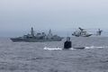 HMS Gotland, фрегат Королевского флота Британии HMS Portland и вертолет нидерландского фрегата HNLMS Tromp на ежегодных учениях Dynamic Mongoose-2015