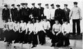 Экипаж HMS Sturgeon, сентябрь 1940 года. Офицеры, пятый слева - командир Джордж Д. А. Грегори.