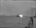 HMS Howe производит залп главным калибром из всех орудий.