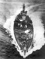 HMS Howe делает левый поворот на скорости, март 1943 года.