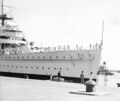 Носовая часть HMS Enterprise с двухствольной 152-мм башней.