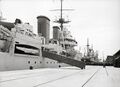 HMS Enterprise в нише виден бортовой торпедный аппарат.