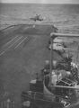 Взлет «Корсара» с палубы авианосца HMS Illustrious