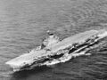Авианосец HMS Indefatigable на переходе (7 ноября 1944 года).
