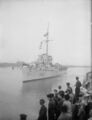Фрегат HMS Konn (K509) под «Веселым Роджером»