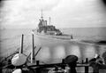 Эсминец HMS Kelvin за кормой HMS Renown. Средиземноморье, ноябрь 1940 г.