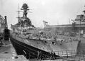 Линейный крейсер HMS Repulse в доке Портсмута перед визитом королевской четы в США и Канаду, 1939 г.